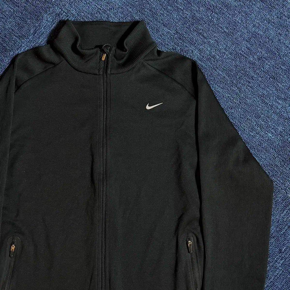 ナイキ ブラック トレーナー ジップアップ ジャケット