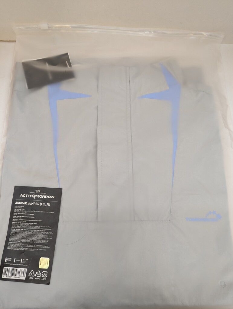 新品TXT ACT:TOMORROW アノラック ジャンパー M トレカ付き 新品TXT ACT:TOMORROW アノラック ジャンパー M トレカ付き