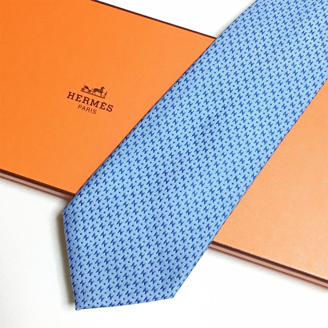 未使用級 HERMES エルメス ネクタイ シルク100% スカイブルー 総柄 未使用級 エルメス HERMES ネクタイ シルク100% ブルー 総柄 2511-155