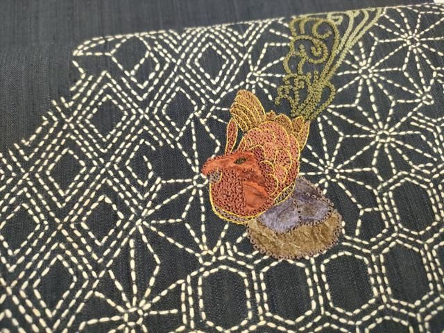 平和屋着物▽スリーシーズン 春夏秋 中国三大刺繍 相良刺繍 総刺繍 太鼓柄袋帯 紬地 刺し子 尾長鳥麻の葉文 金糸 正絹 逸品 DABA0087cm 平和屋着物▽スリーシーズン 春夏秋 中国三大刺繍 相良刺繍 総刺繍