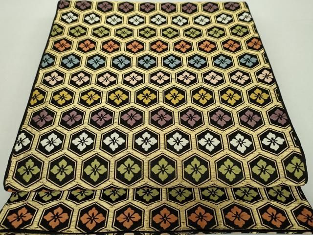 平和屋着物○六通柄袋帯 唐織 亀甲花文 黒地 金糸 三越扱い
