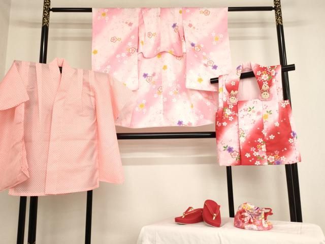 平和屋着物[]七五三　女の子　３歳　祝着　三つ身　長襦袢(単衣)・被布・小物セット　舞梅文　暈し染め　金彩　未使用　AABB5780ja