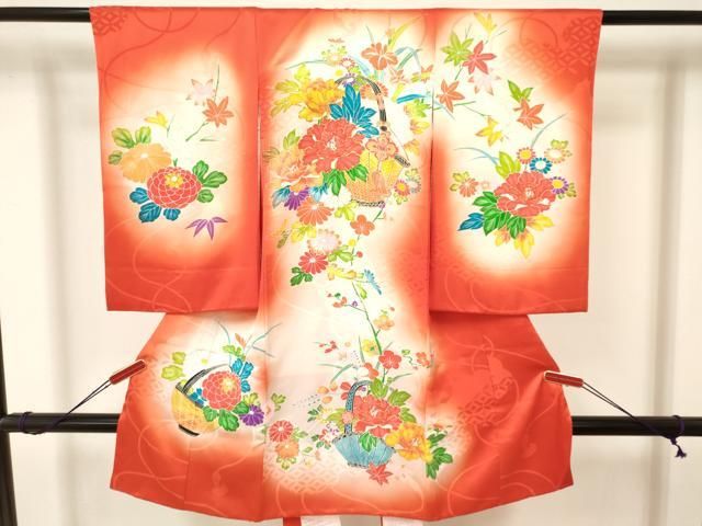 平和屋着物[]お宮参り 女の子 祝着 産着 初着 のしめ 駒刺繍 花籠文 暈し染め 金彩 逸品 DAAY3177ma