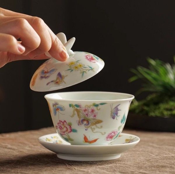 専用ページです！ 中国　古道具　茶器　骨董　蓋碗　花と虫　蝶 低 価格ホビー・楽器・アート - 専用ページです！ 中国 古道具 茶器