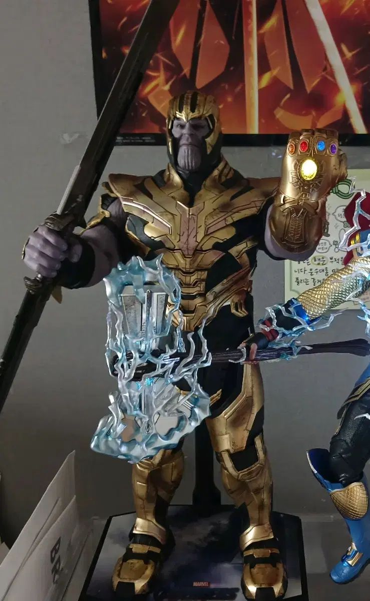 ホットトイズ アベンジャーズ エンドゲーム サノス フィギュア - メルカリ