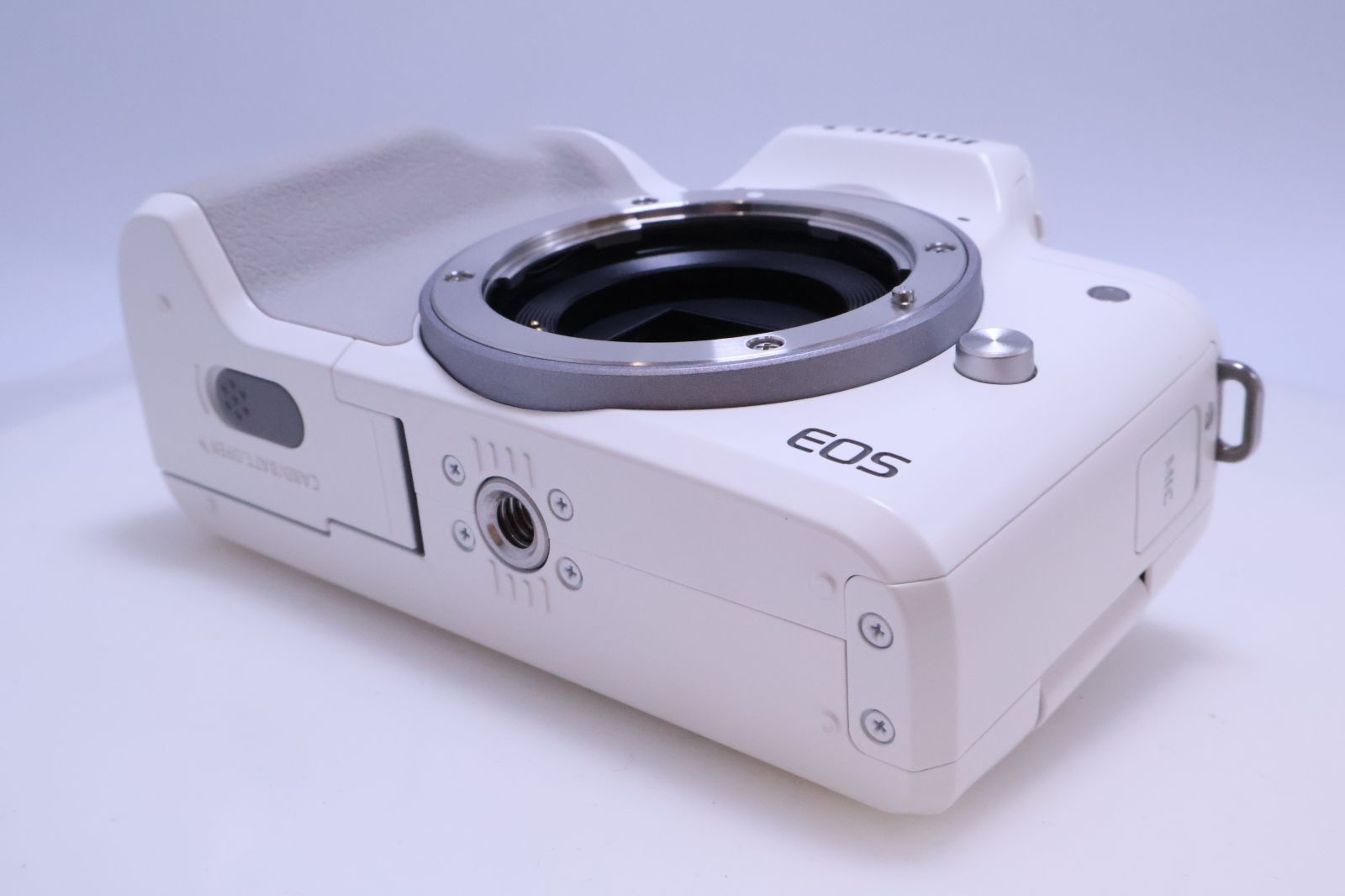 1,000回以下】Canon EOS Kiss M2 ボディー ホワイト KISSM2WH-BODY