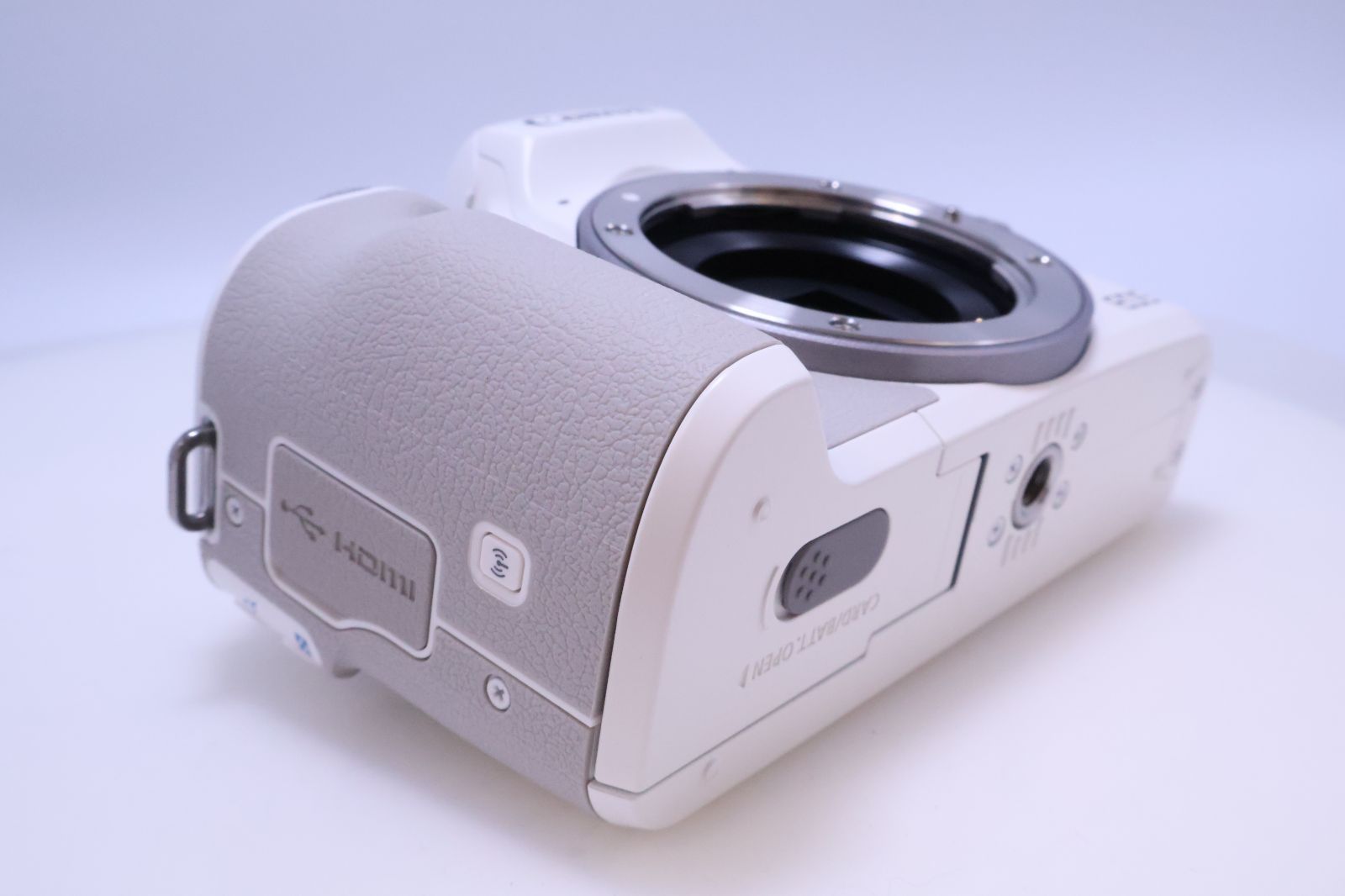 1,000回以下】Canon EOS Kiss M2 ボディー ホワイト KISSM2WH-BODY