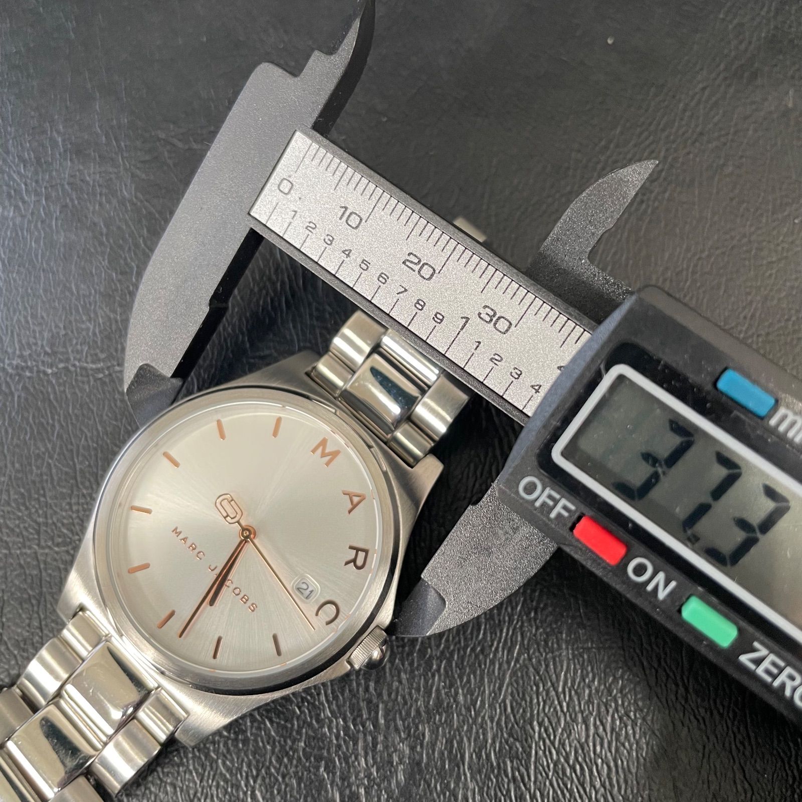 MARC JACOBS Henry 稼動品 シルバー MJ3583 新品電池交換済み 251107B1