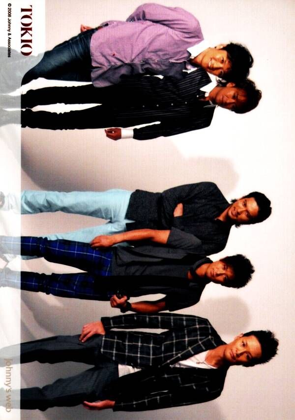 城島 茂 山口 達也 国分 太一 TOKIO 白背景のスタジオ写真 足元に白い