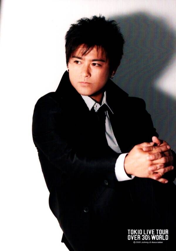 山口 達也 TOKIO 白い背景に黒いスーツ姿 - メルカリ