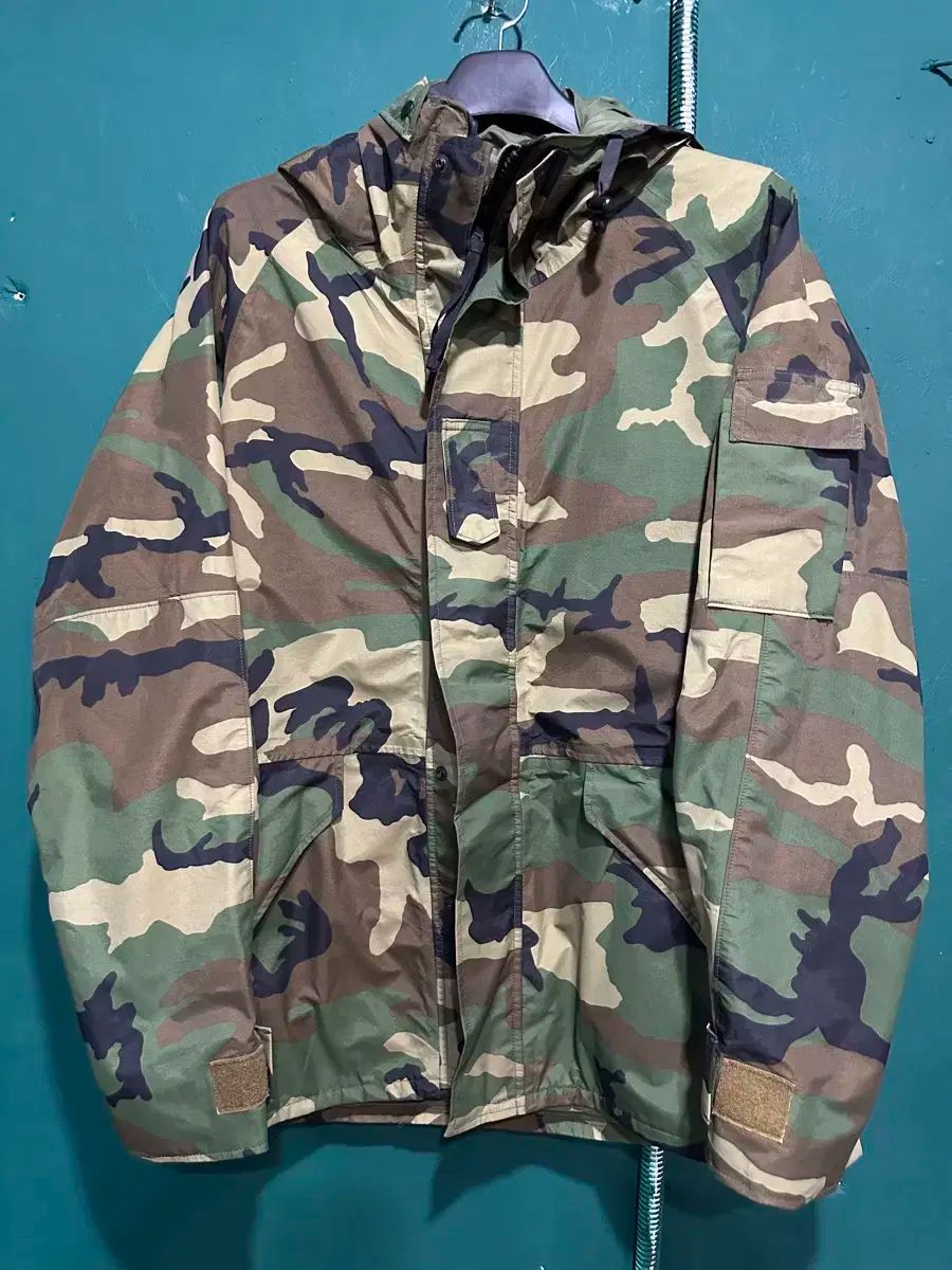 ミリタリー オリジナル GORE TEX ウィンドブレーカー large₍ラージ Regular