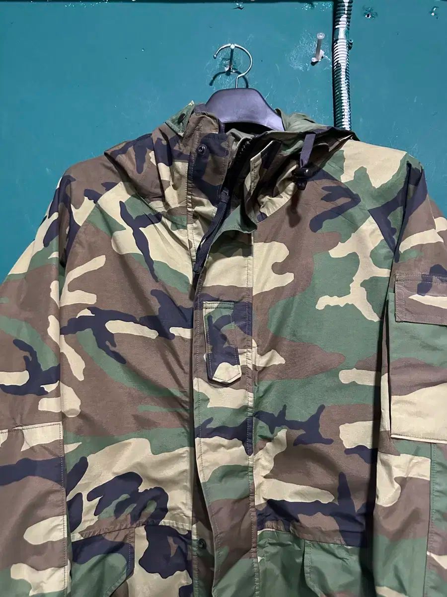 ミリタリー オリジナル GORE-TEX ウィンドブレーカー large₍ラージ Regular