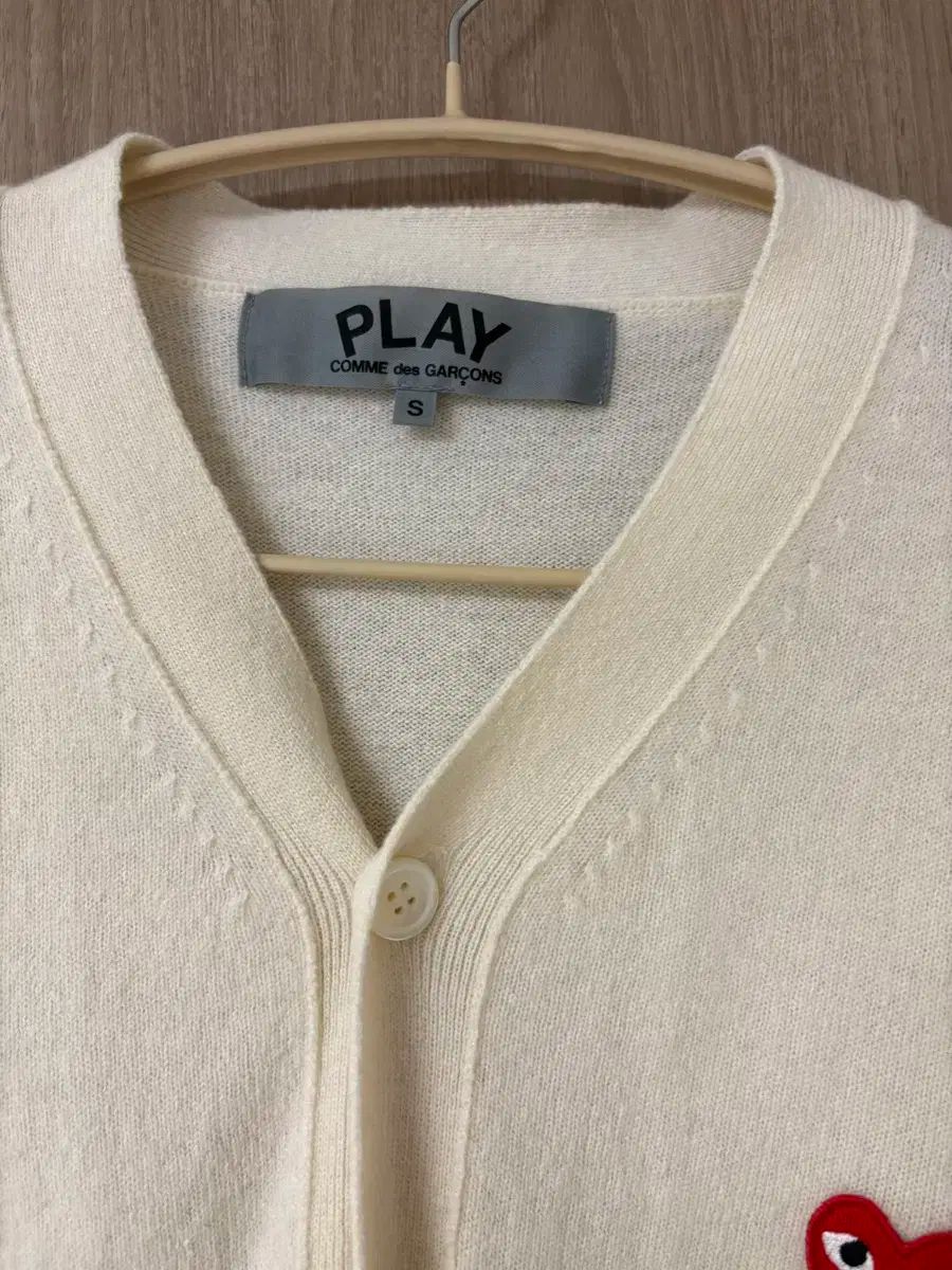 コム・デ・ギャルソン アイボリー カーディガン 東京 青山エディション