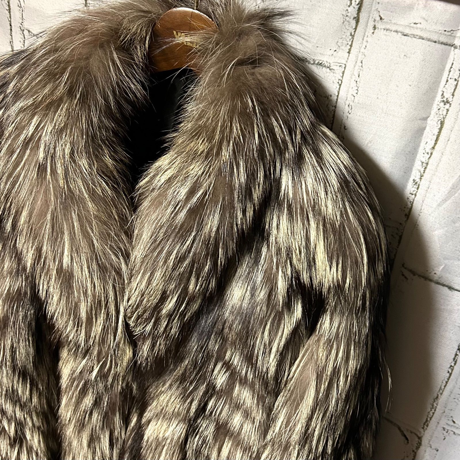 美品 フォックスファー ロングコート ミドル丈～ロング丈 白銀 茶 エレガント 美品 フォックスファー ロングコート ミドル丈～ロング丈 シルバー