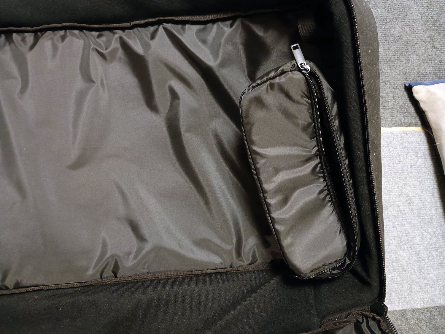 キーボード・キャリング・ケース Roland CB76RL 美品】Roland 76鍵用キーボードキャリングケース CB76RL - メルカリ