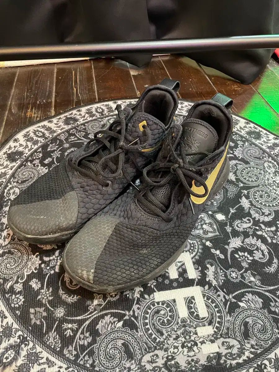 ナイキ レブロン ウィットネス