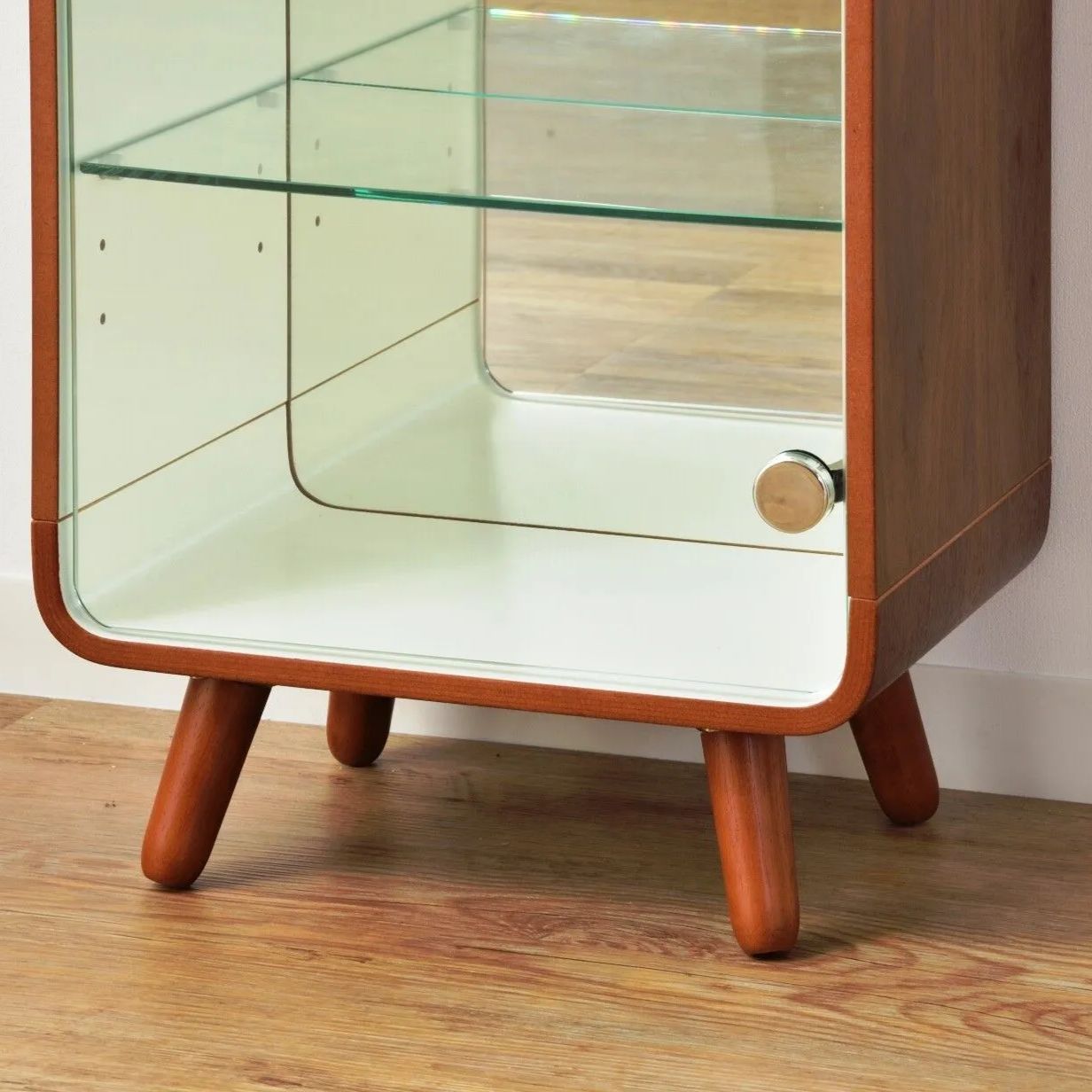 木製ガラス扉付き4段ディスプレイキャビネット キャビネット ガラス扉