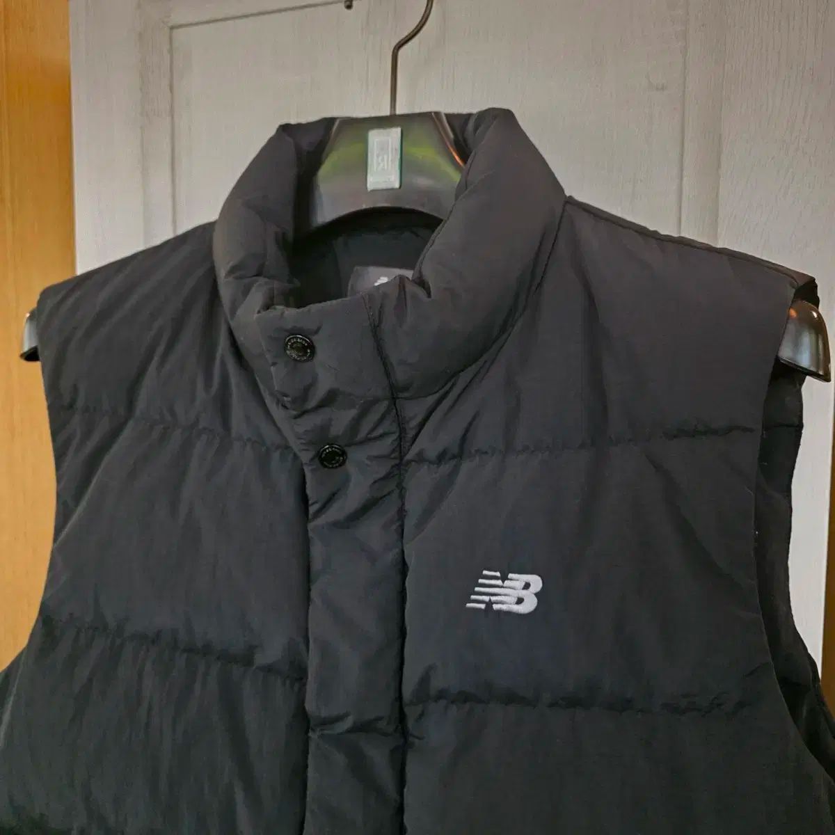 ニューバランス ダウン ベスト ブラック - メルカリ