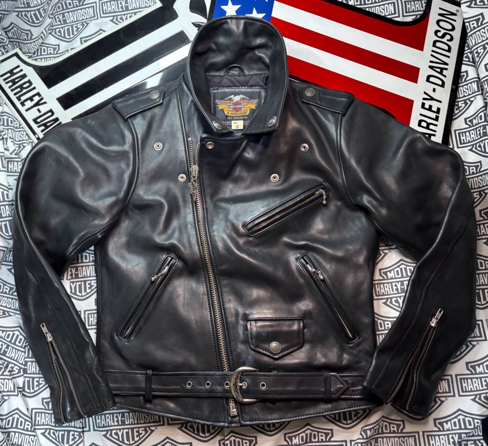 【ザ黒革Wの革ジャン美品！】ハーレーダビッドソン　本革　ライダースジャケット極上 ⭐️ 【ザ黒革Wの革ジャン美品！】ハーレーダビッドソン Harley