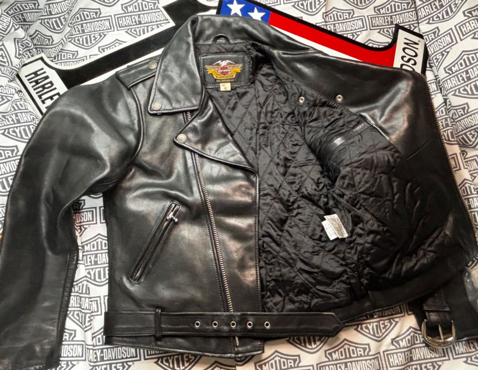【ザ黒革Wの革ジャン美品！】ハーレーダビッドソン　本革　ライダースジャケット極上 ⭐️ 【ザ黒革Wの革ジャン美品！】ハーレーダビッドソン Harley