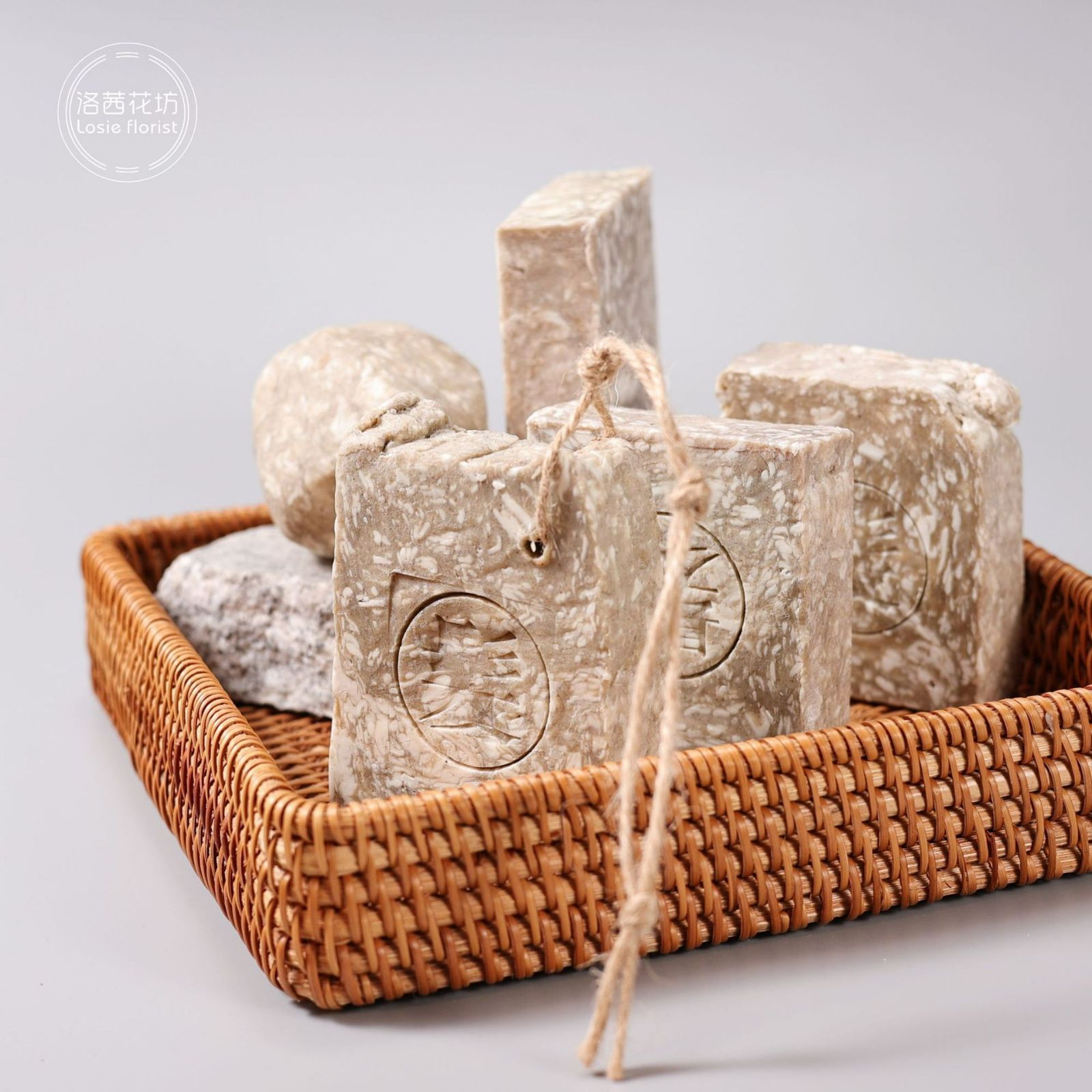 麦飯石ヒマラヤスギの葉冷製洗髪石鹸石鹸冷製石鹸洗髪石鹸洗髪石鹸