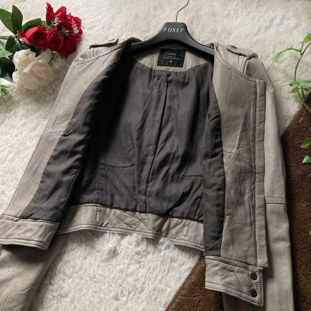 イネド シングルライダース シープスキン 羊革 ラムスキン グレージュ