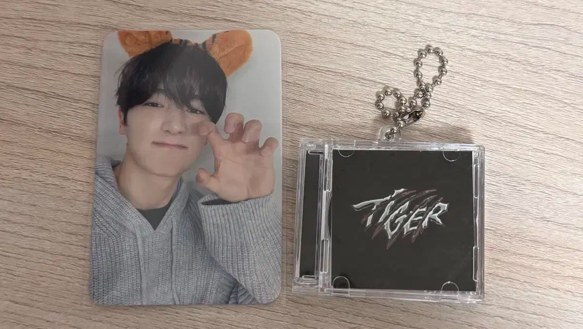 THE BOYZ(ザ・ボーイズ・ドボイズ) ヒョンジュ ヒョンジェ タイガー