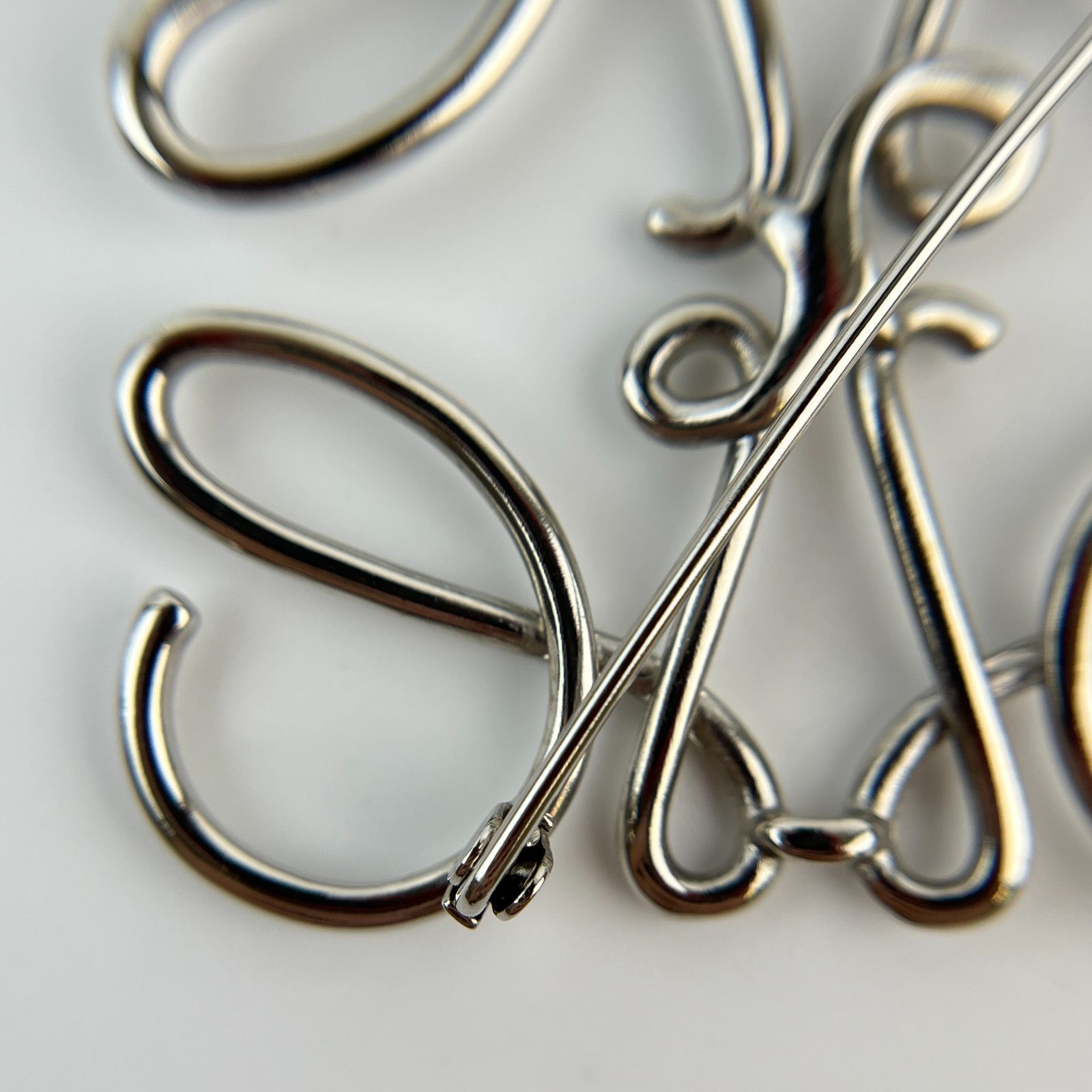 中古】LOEWE ロエベ アナグラム プローチ シルバー ヴィンテージ