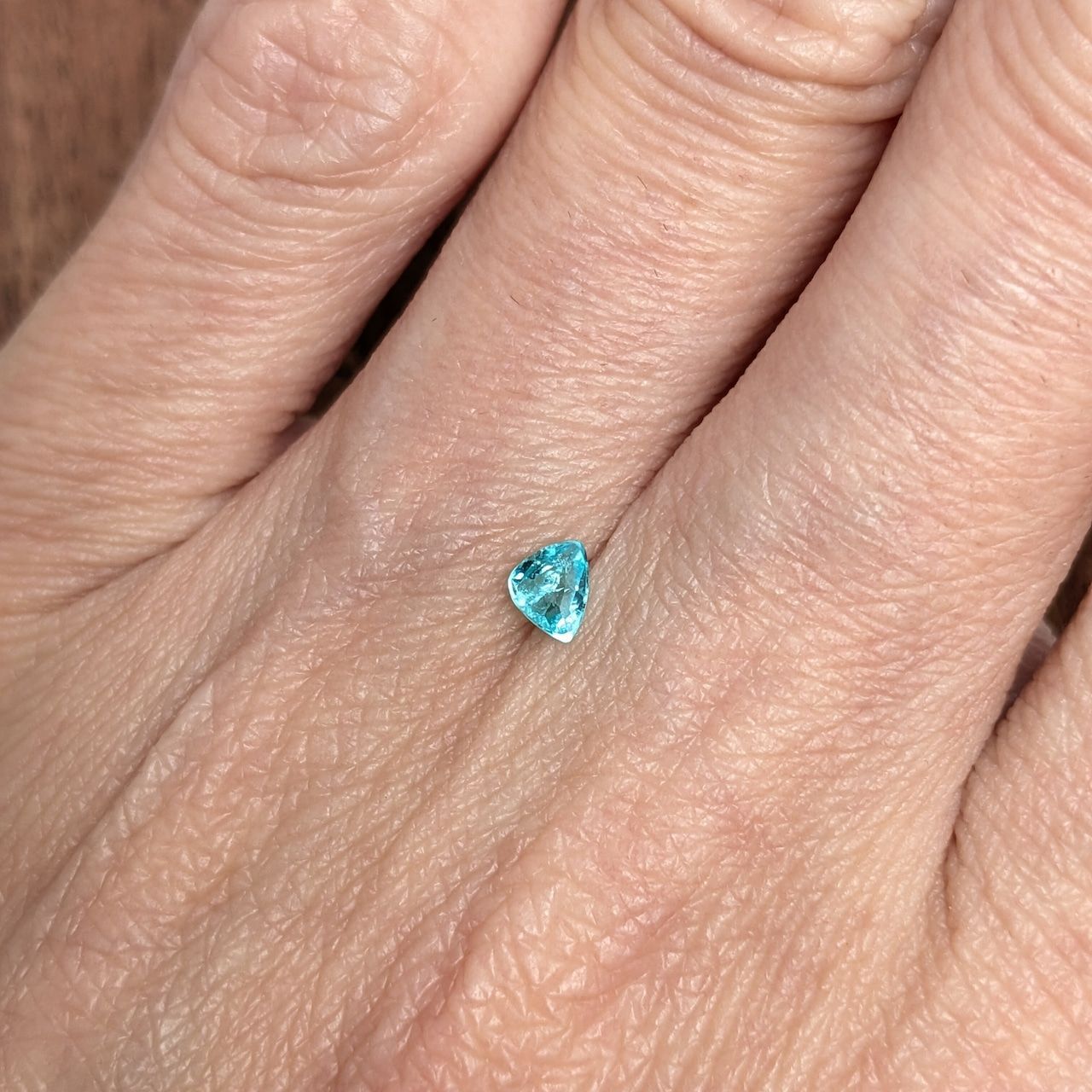 パライバトルマリン ブラジル・バターリャ産【0.15ct】C117 - メルカリ