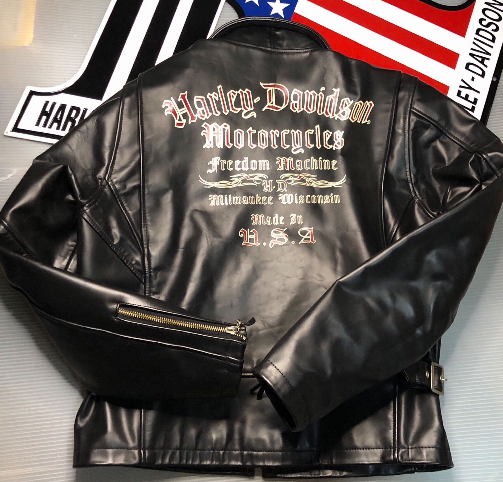 ⭐️レアモデル！HDエンボス⭐️ハーレーダビットソンW本革製⭐️ライダースジャケット⭐️ Harley Davidson - 【レアモデル！背ロゴエンボス】ハーレー
