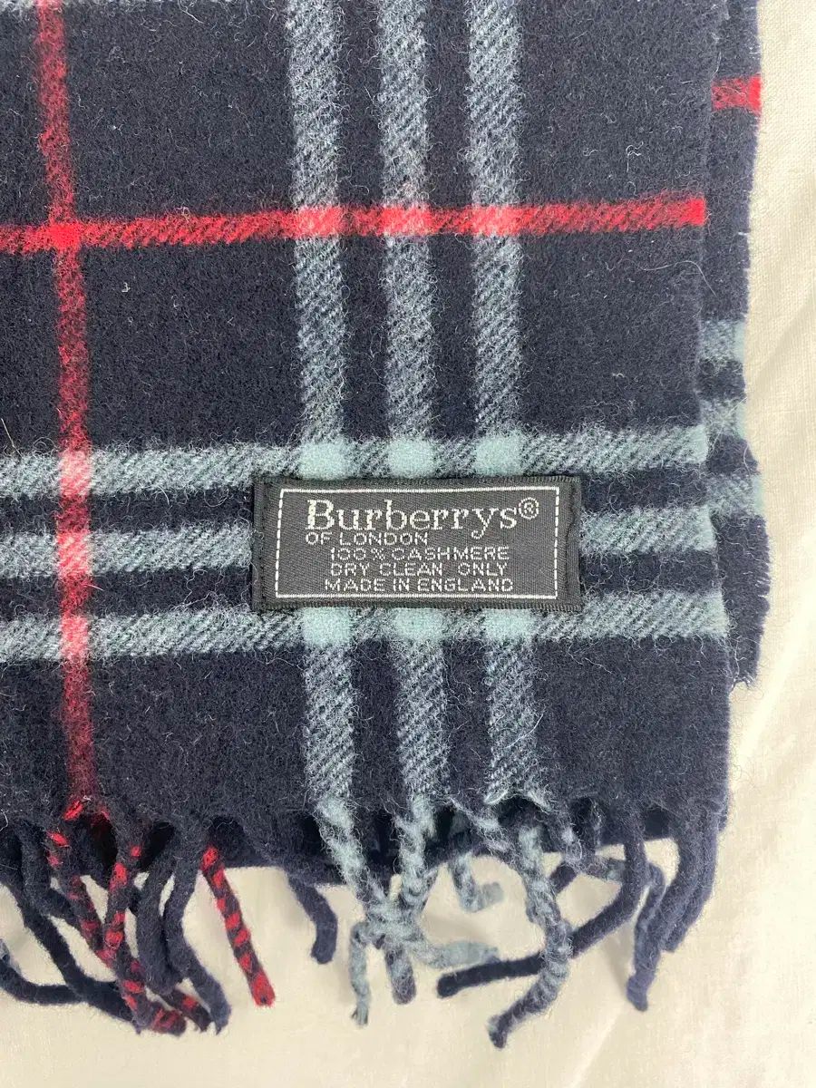 タグ付き新品　バーバリーロンドン　イギリス製　カシミア100% マフラー バーバリー カシミア ネイビー マフラー バーバリー ロンドン BURBERRY