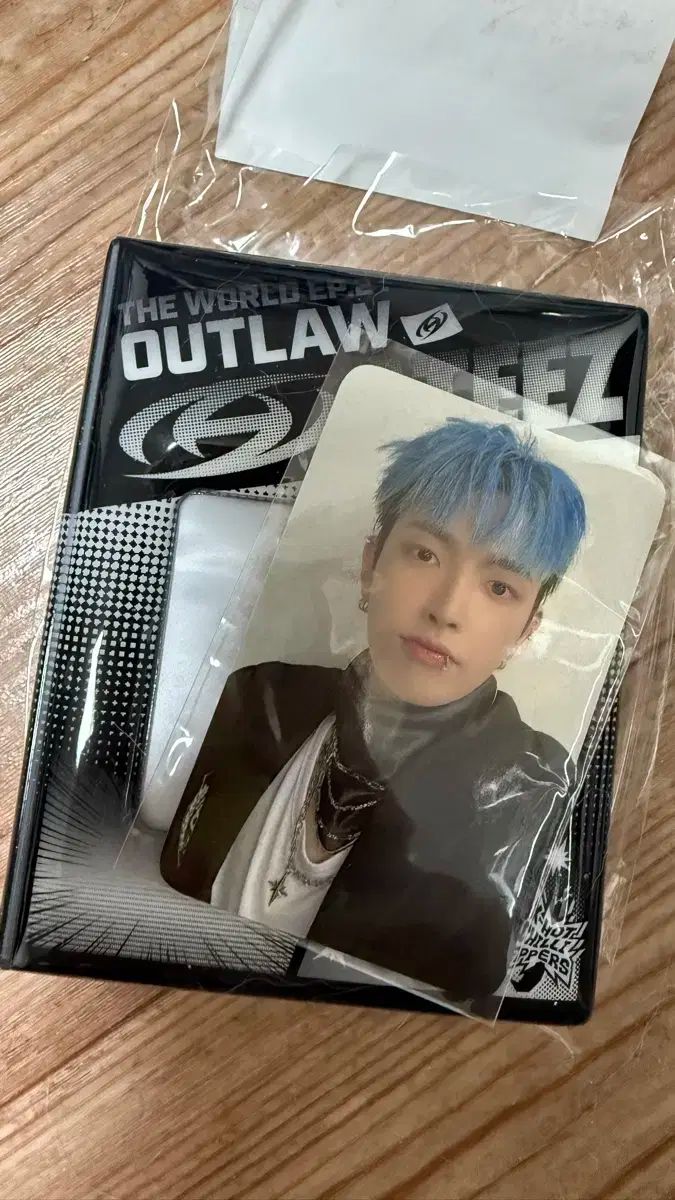 ATEEZ ホンジュン hongjoong 日本 トレカ Wonderland ATEEZ（エイティーズ・アチズ）ホンジュン（HONGJOONG） OUTLAW