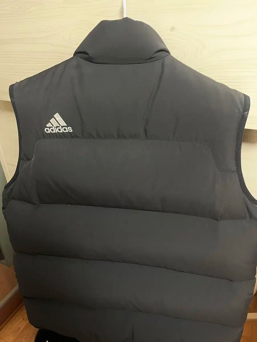 95 adidas ブラック ダウンベスト - メルカリ