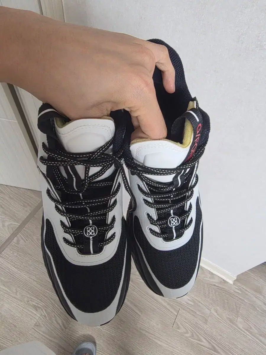 G FORE(ジーフォア) ゴルフシューズ ブラック/白 - メルカリ