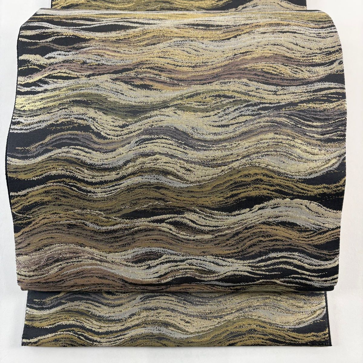 箔屋清兵衛　六通袋帯　美品　草木染　落款あり　牡丹唐草　フォーマルに 美品】 袋帯 名品 箔屋清兵衛 落款 草木染 欧亜吉祥文 箔 墨色 六通