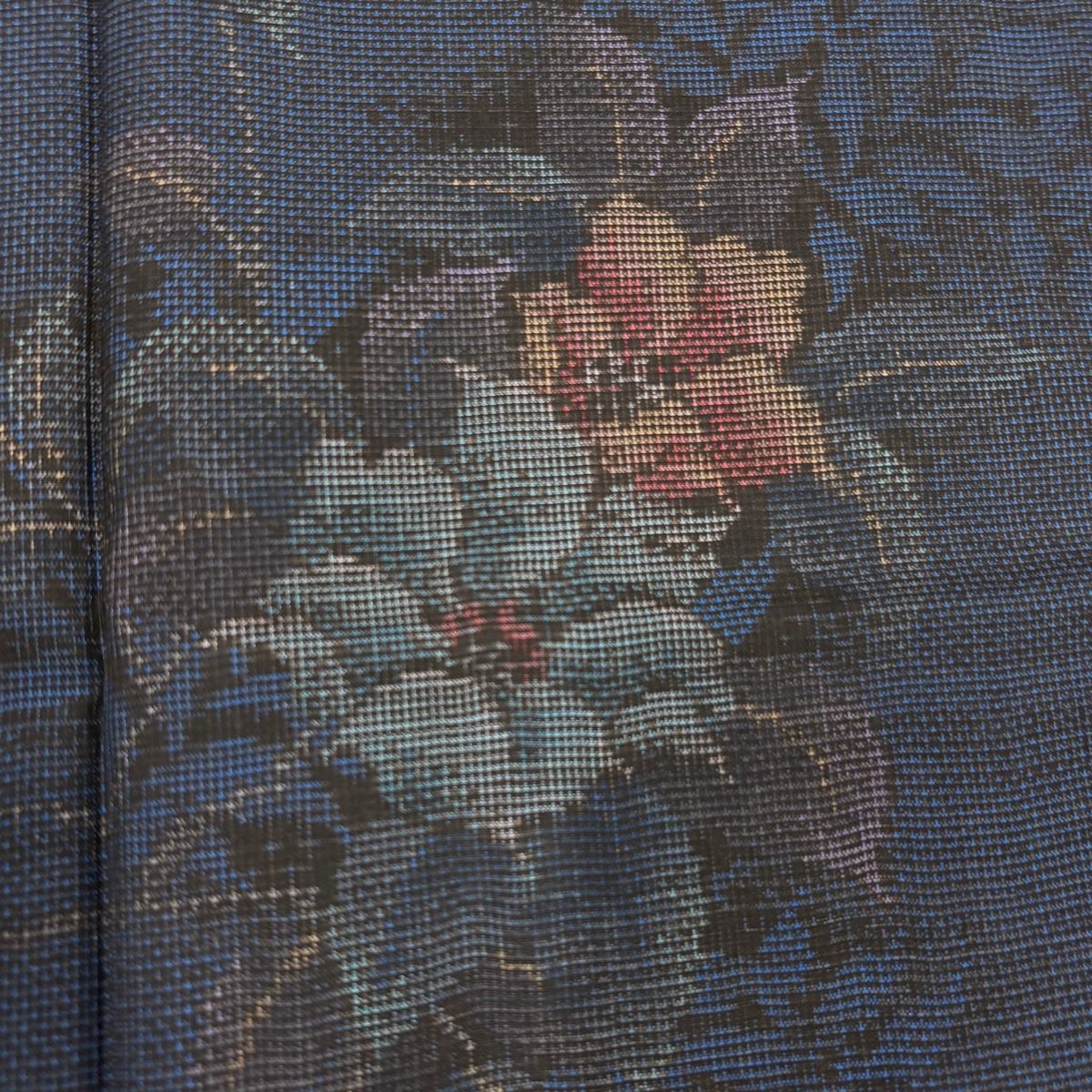 白大島　袷　正絹　草花柄織り出し　身丈154裄62.5サイズ小さめ 白大島 藤絹織物 本場大島紬 草花 白 紺 黄緑 852 | kimono Re:和