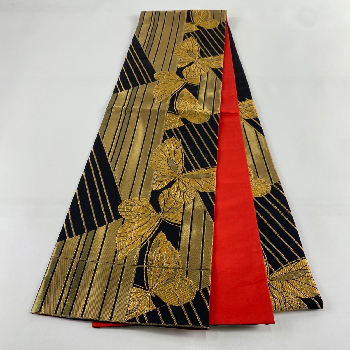 美品】 袋帯 秀品 斉藤三才 落款 関西仕立て 蝶 縞 金糸 箔 黒 六通