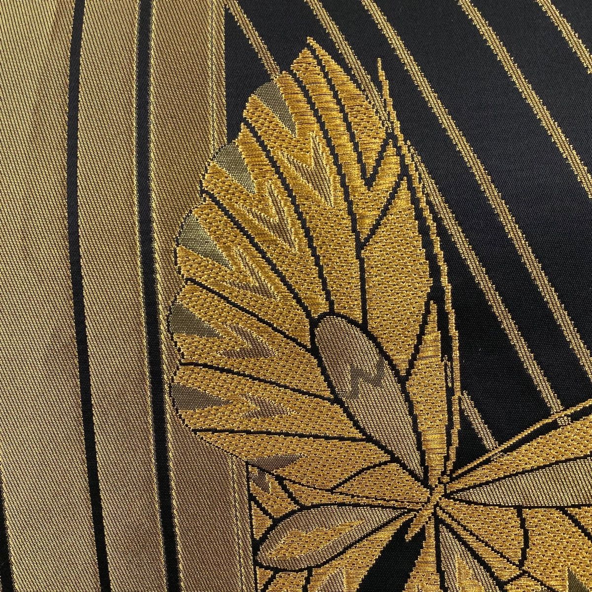 美品】 袋帯 秀品 斉藤三才 落款 関西仕立て 蝶 縞 金糸 箔 黒 六通