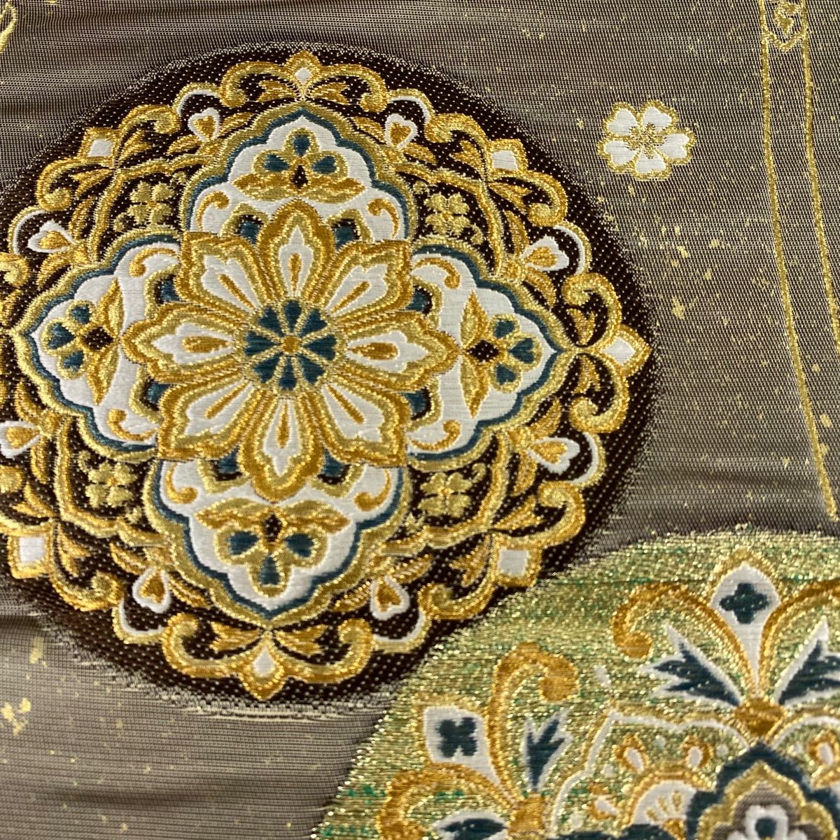 美品】 袋帯 秀品 華文 花唐草 金糸 灰茶 六通 正絹 【中古】 - メルカリ