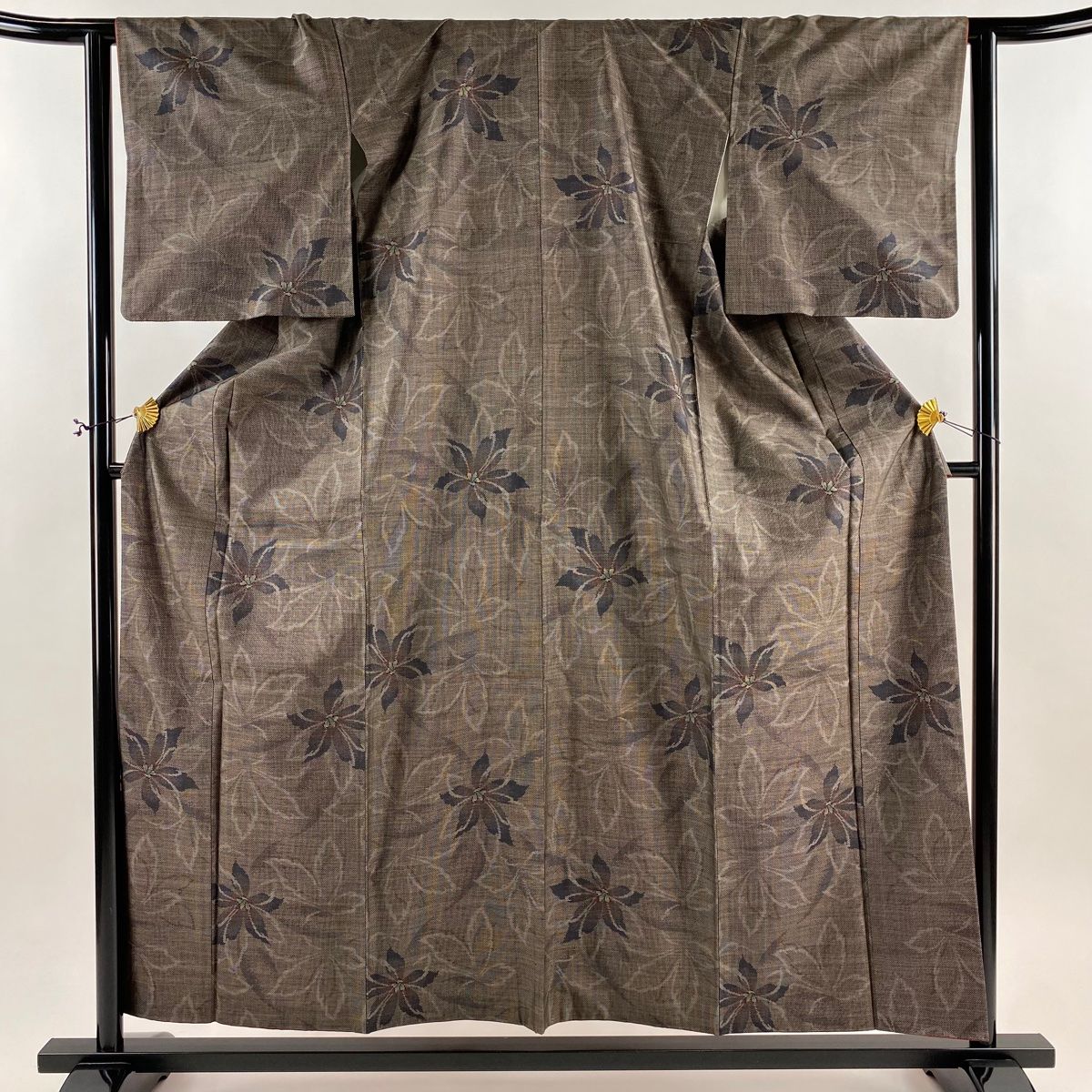 美品】 大島紬 身丈158cm 裄丈64cm M 袷 純泥染 証紙 花 焦茶色 正絹