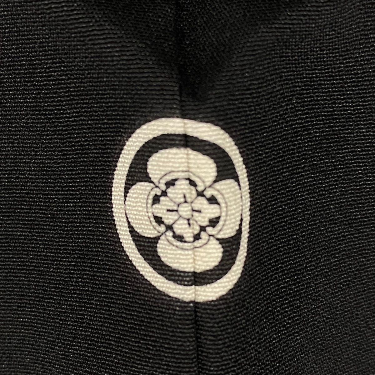 黒留袖 身丈161.5cm 裄丈64.5cm M 袷 束熨斗 草花 刺繍 黒 正絹 秀品