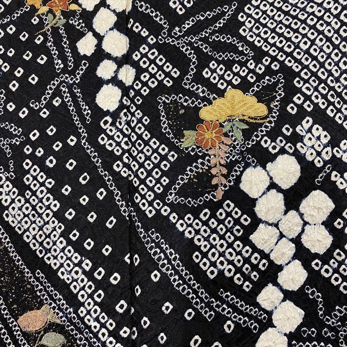 ER-6 訪問着 黒色　灰色系　吉祥文様　牡丹　松　菊　金駒刺繍　身丈裄丈長め ER-6 訪問着 黒色 灰色系 吉祥文様 牡丹 松 菊 金駒刺繍 身丈