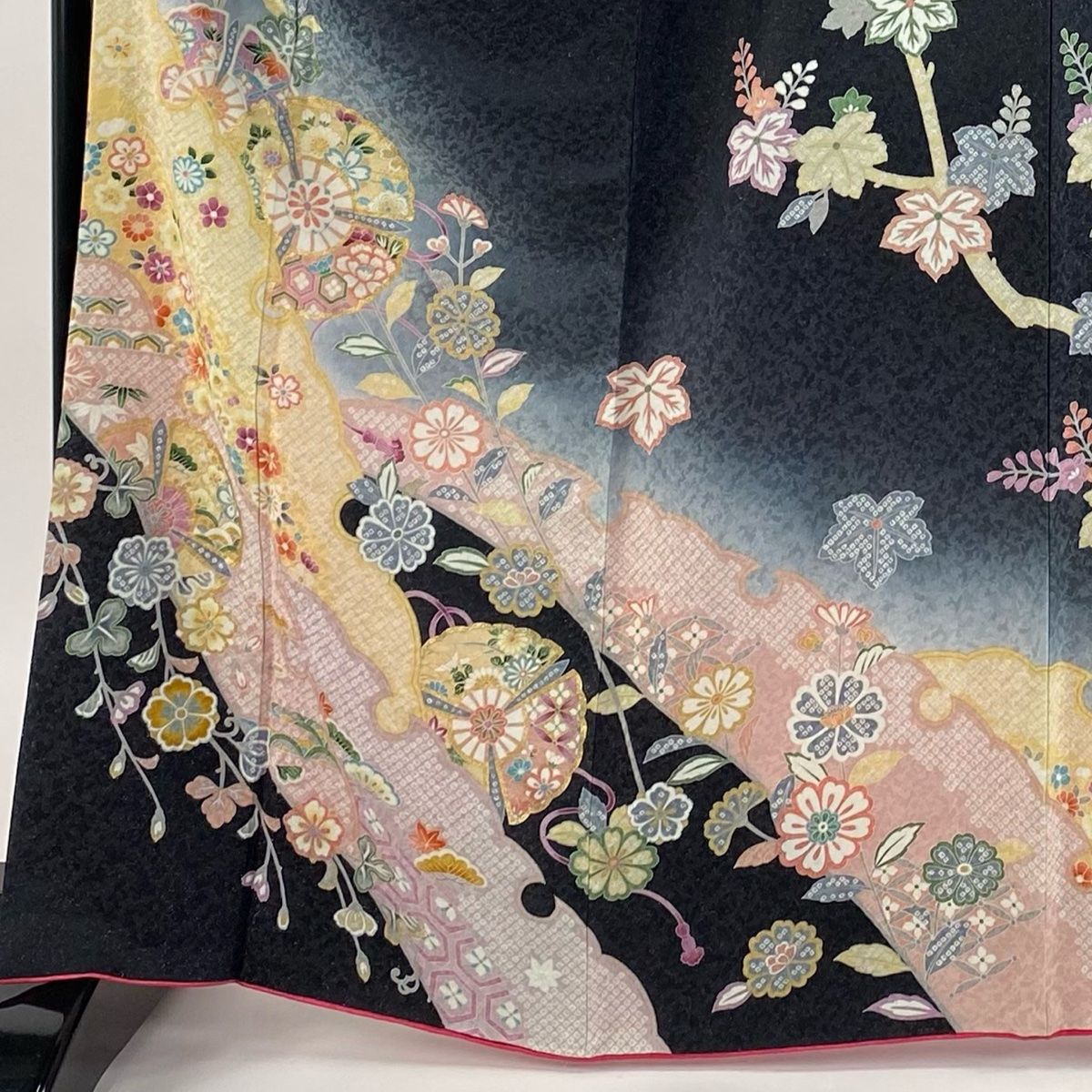 美品】 振袖 身丈167cm 裄丈67cm M 袷 雪輪 草花 銀通し 金彩 墨色