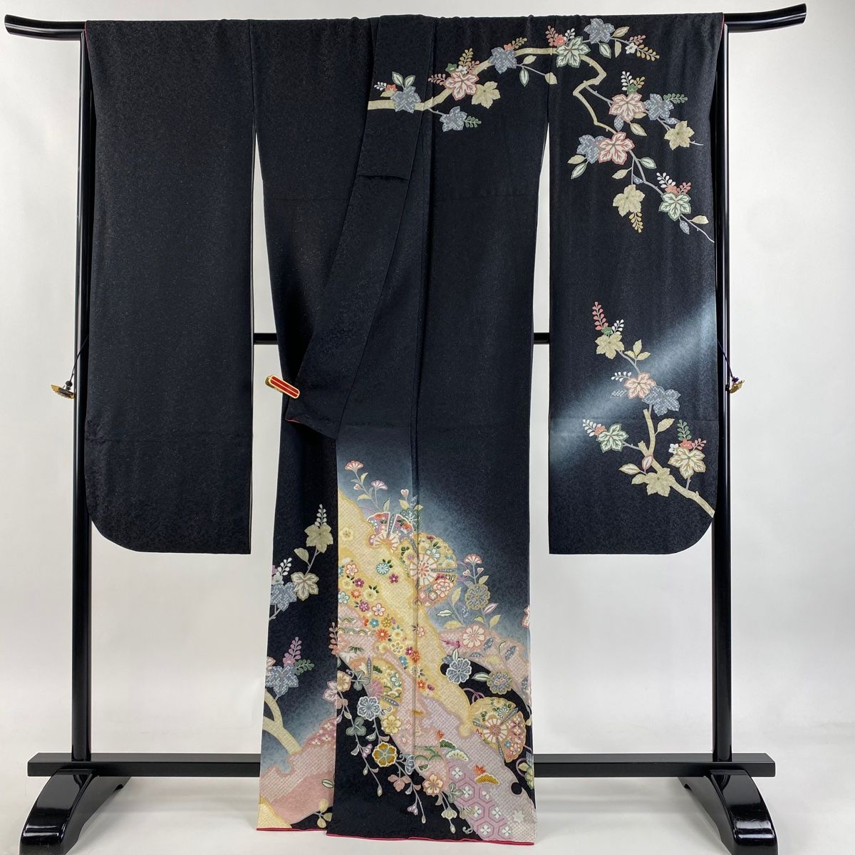 美品】 振袖 身丈167cm 裄丈67cm M 袷 雪輪 草花 銀通し 金彩 墨色