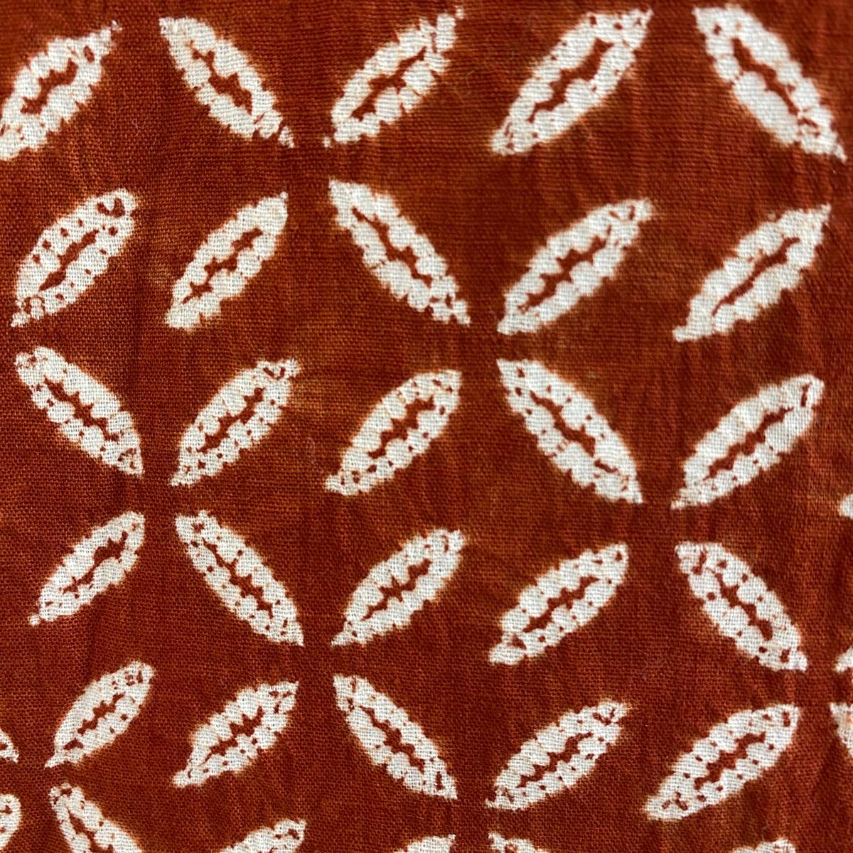  小紋 身丈162 5 cm 裄丈66 M 袷 南部茜染め 元禄袖 紬地 幾何学 絞り 茜色 正絹 小紋 着物