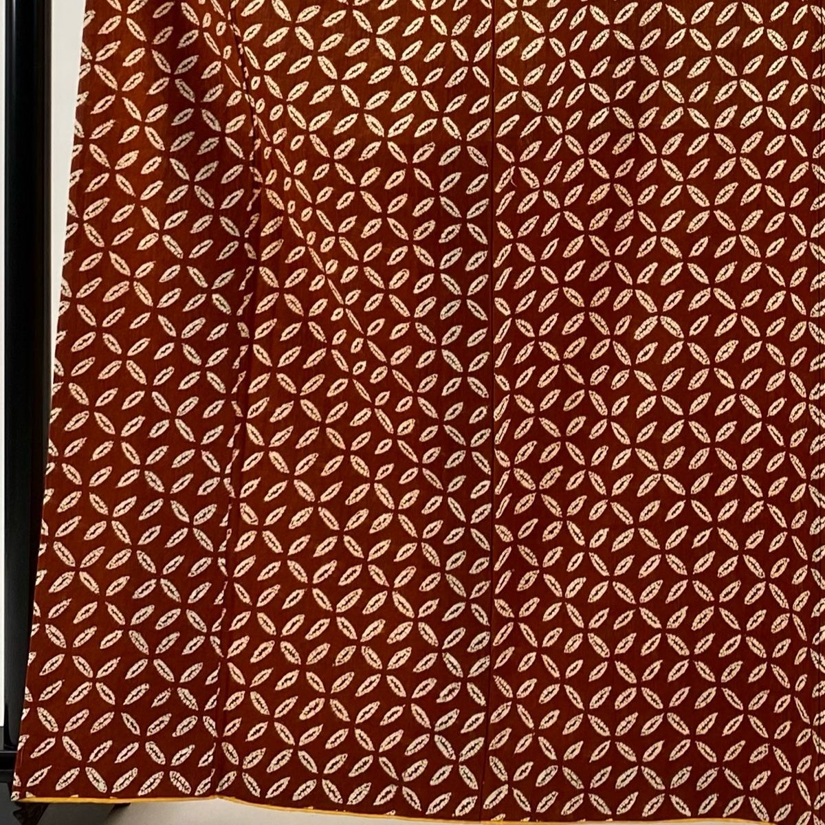 小紋 身丈162.5 cm 裄丈66.5 M 袷 南部茜染め 元禄袖 紬地 幾何学 絞り 茜色 正絹