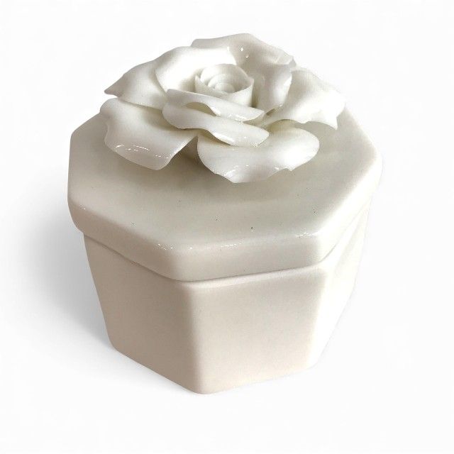 バラ装飾の陶器ホワイトアクセサリーケース