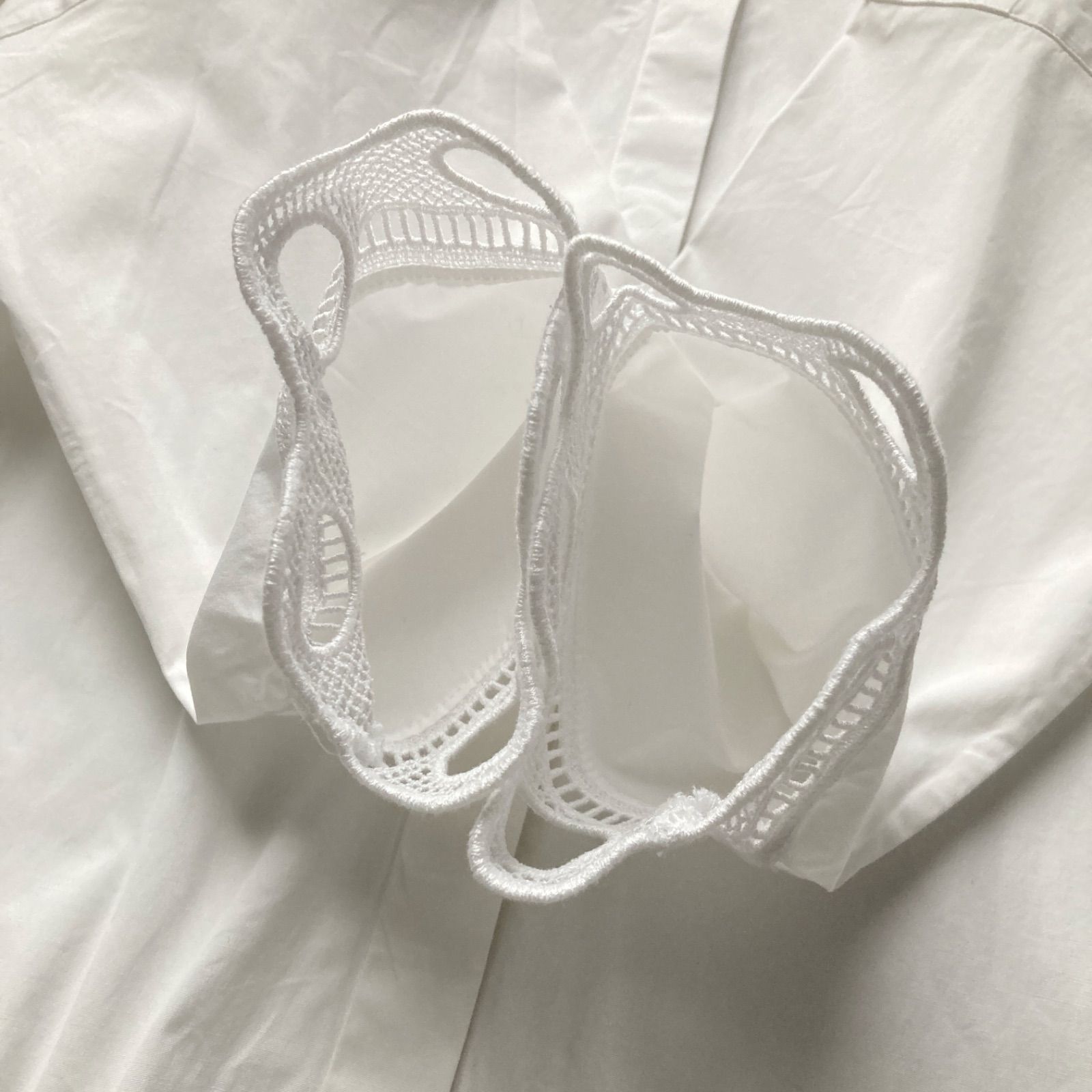  定価10万 ブランド AQUILANO RIMONDI アキラーノ リモンディ デザインシャツ ブラウス チュニック丈 イタリア製 カットワークレースが美しいコットンブラウス ホワイト 白 きれいめカジュアル 五分袖 七分袖 シャツ ブラウス