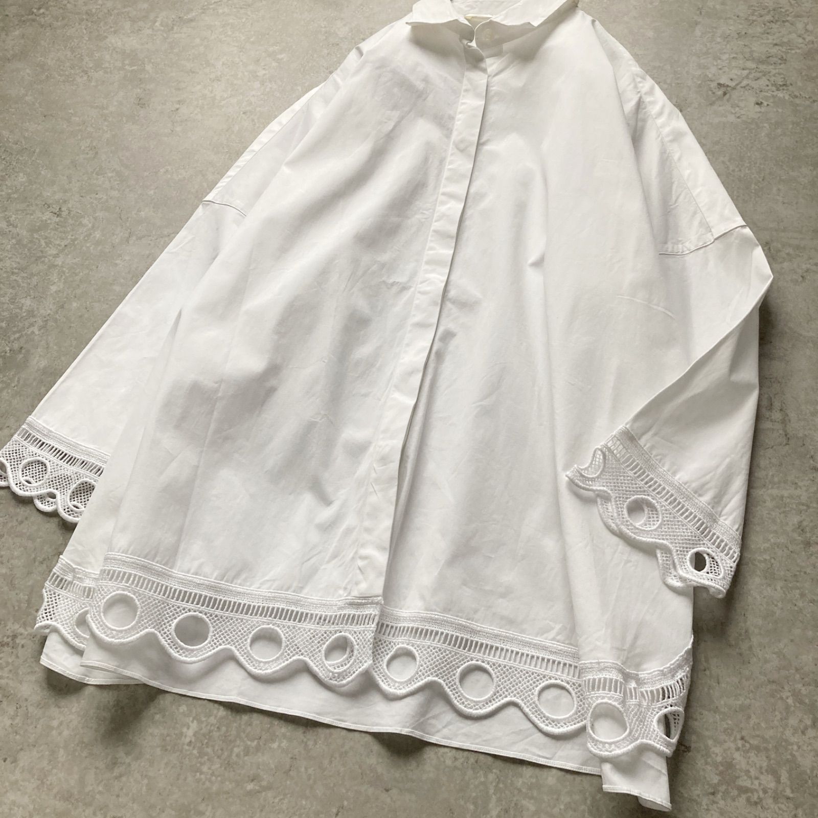 イタリア製 カットワークレースが美しいコットンブラウス