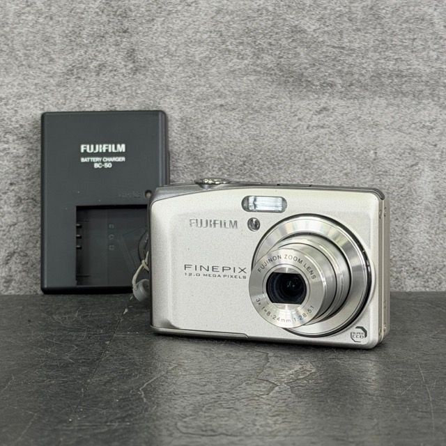 送料無料 デジカメ FUJIFILM FinePix F60fd 3x f=8-2.4mm 1:2.8-5.1